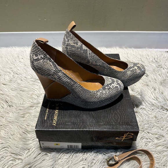B. MAKOWSKY SNAKESKIN WEDGE - Picture 6 of 10